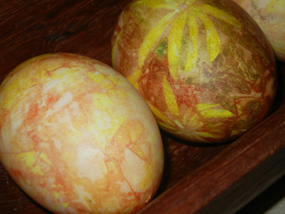 Eggs dyed with onion skins by Ellen Lindner, AdventureQuilter.com