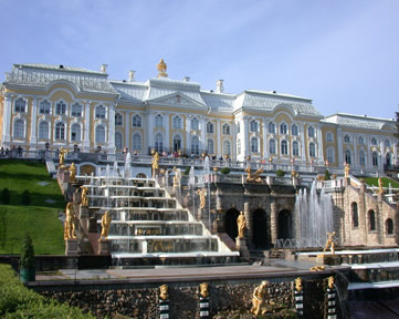 Image - White palace with gold trim and fountains