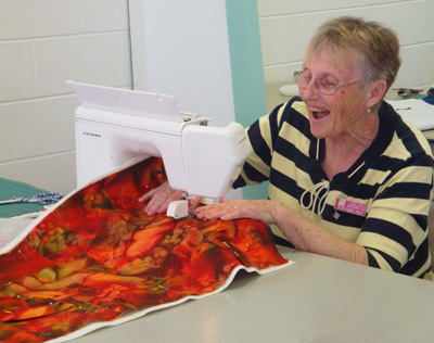 Dot enjoying sewing on her Instant Art Quilt in a class with Ellen Lindner, adventurequilter.com