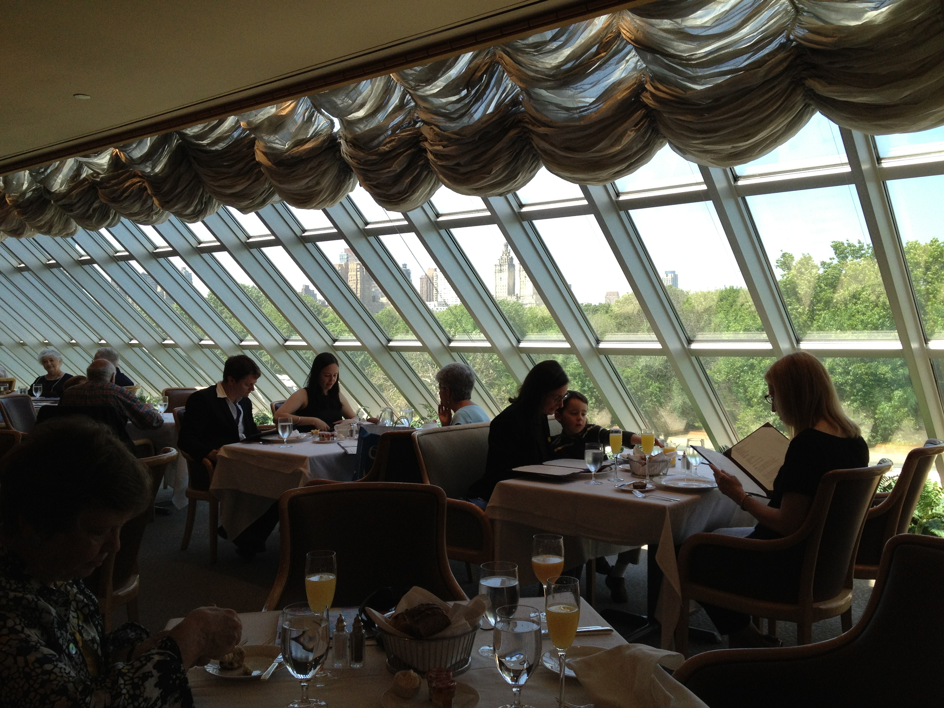 metropolitan museum of art members dining room