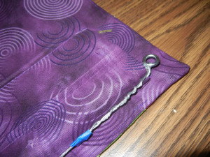 Ellen Lindner's solution for haning a quilt from one nail, AdventureQuilter.com