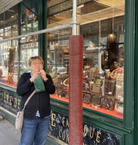 Out an about in Paris. Ellen Lindner, AdventureQuilter.com/blog