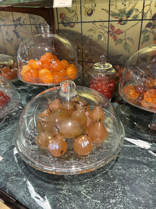 Out an about in Paris. Ellen Lindner, AdventureQuilter.com/blog