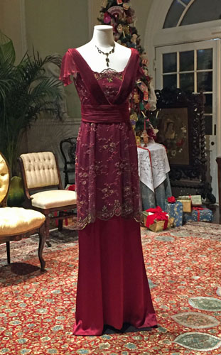 Dressing Downton. Ellen Lindner, AdventureQuilter.com/blog