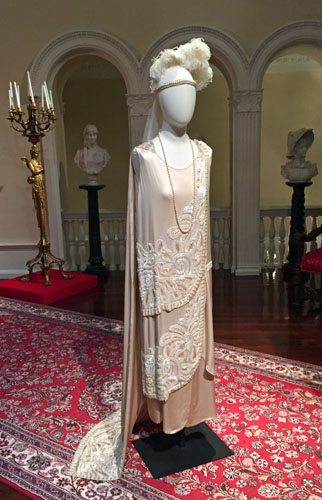 Dressing Downton. Ellen Lindner, AdventureQuilter.com/blog