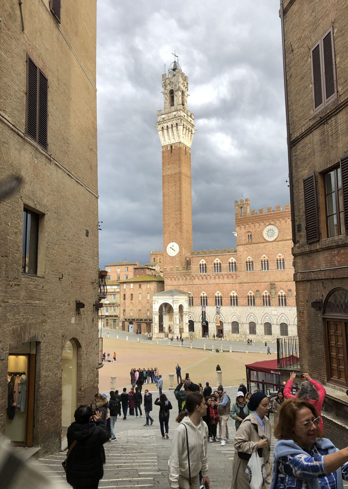 Siena, Italy. Ellen Lindner, AdventureQuilter.com/blog