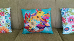 Student's results in Ellen Lindner's "Floral Improv" class. AdventureQuilter.com